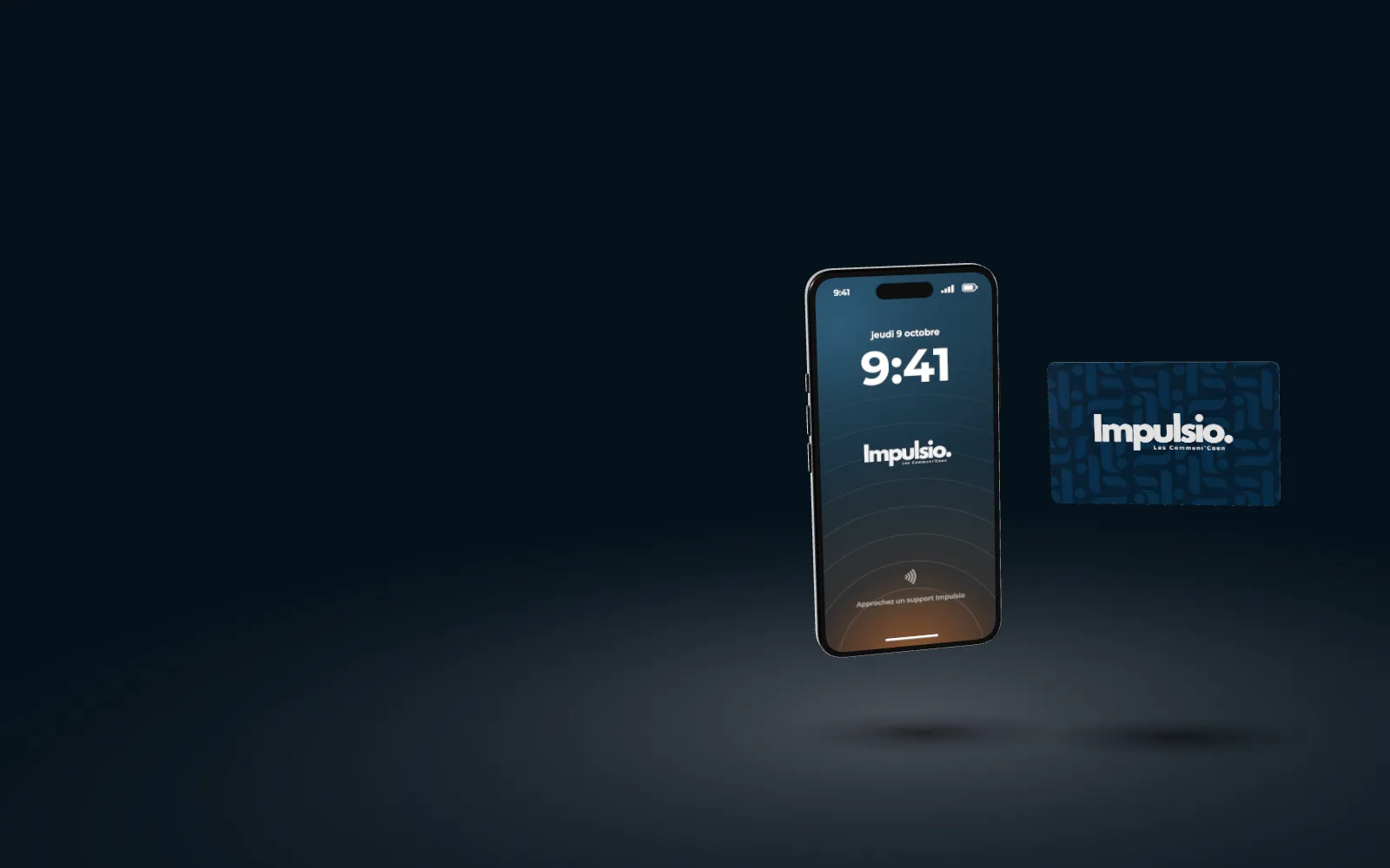 Une carte de visite NFC Impulsio à côté d’un téléphone qui affiche la fiche contact